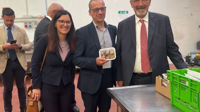 Ariccia, il presidente ed i vertici della Regione Lazio in visita all’Azienda “Bosco Mar” leader nel settore dei funghi. Foto