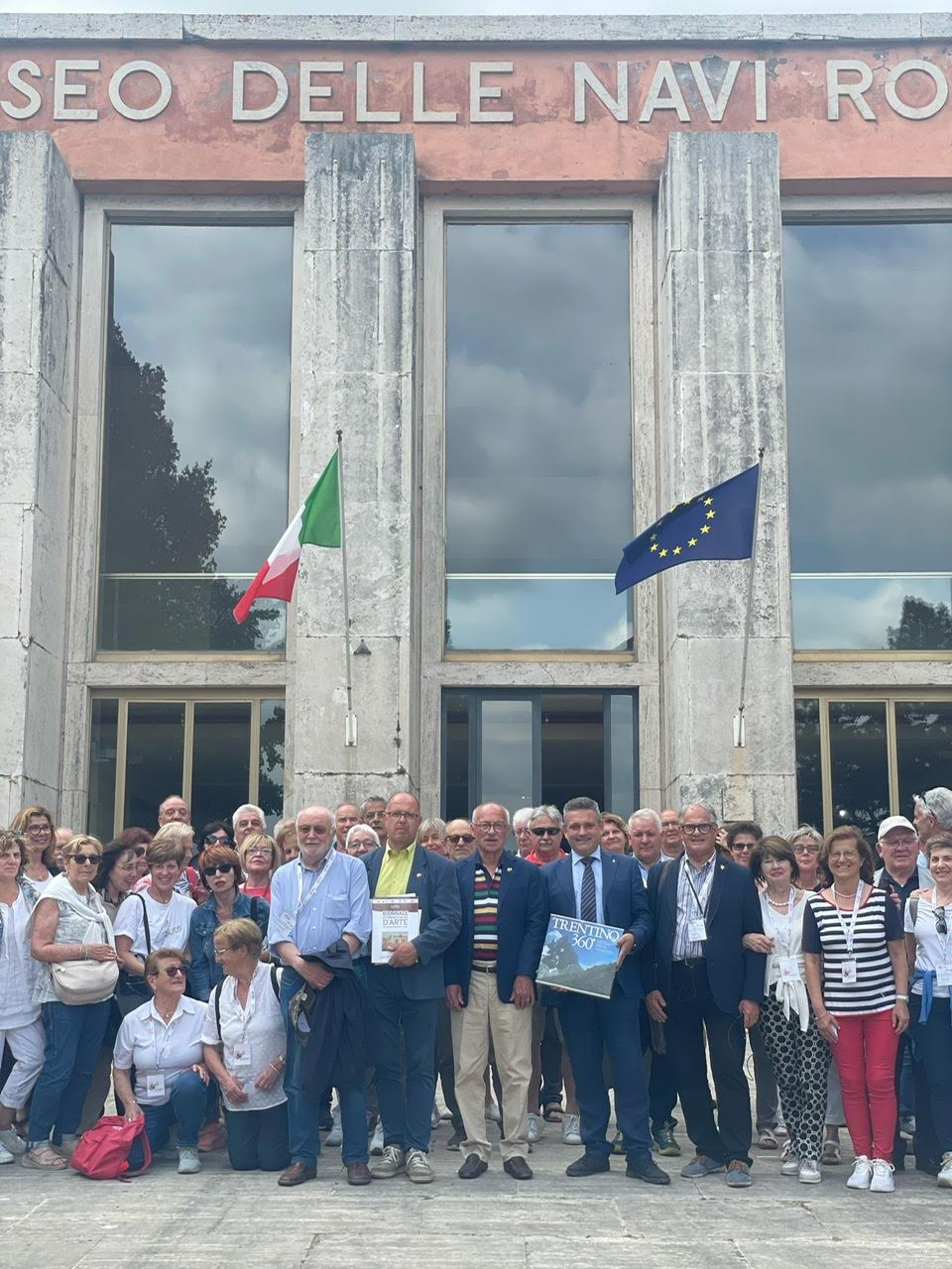 52 tra Sindaci in carica e Sindaci Emeriti del Trentino in vista a Nemi accolti dal Sindaco Alberto Bertucci 