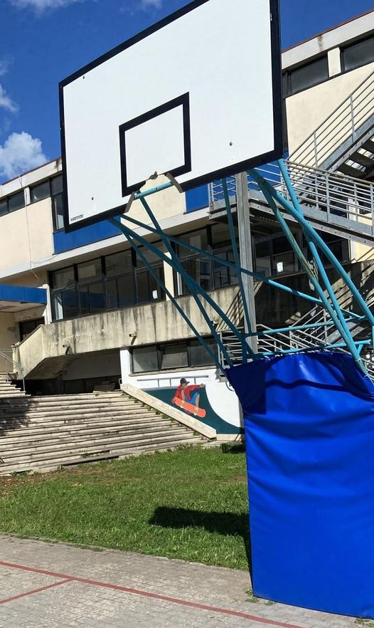 Genzano, atto vandalico al campo di basket della scuola Garibaldi da poco risistemato