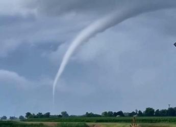 Maltempo si abbatte su Rovigo, tromba d’aria e bomba d’acqua su città e provincia – Video