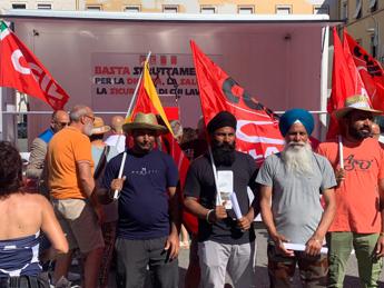 Morte Satnam Singh, a Latina manifestazione fiume contro il caporalato