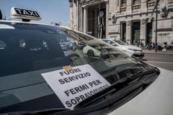 Nuovo sciopero dei taxi di due giorni: sindacati convocati domani al ministero