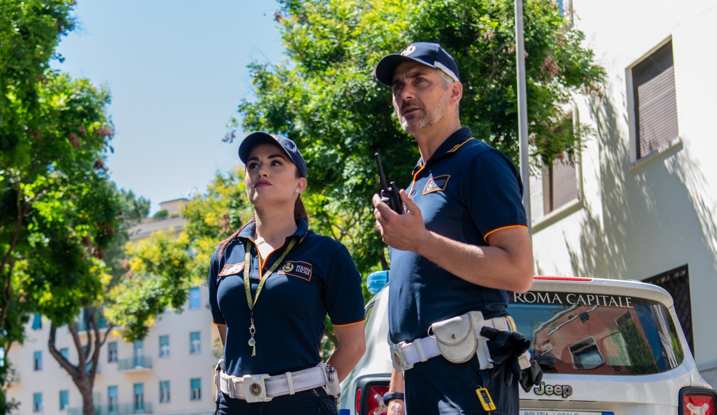 Roma, aggredisce gli agenti e danneggia un’ auto di servizio, fermato dalla Polizia Locale di Roma Capitale