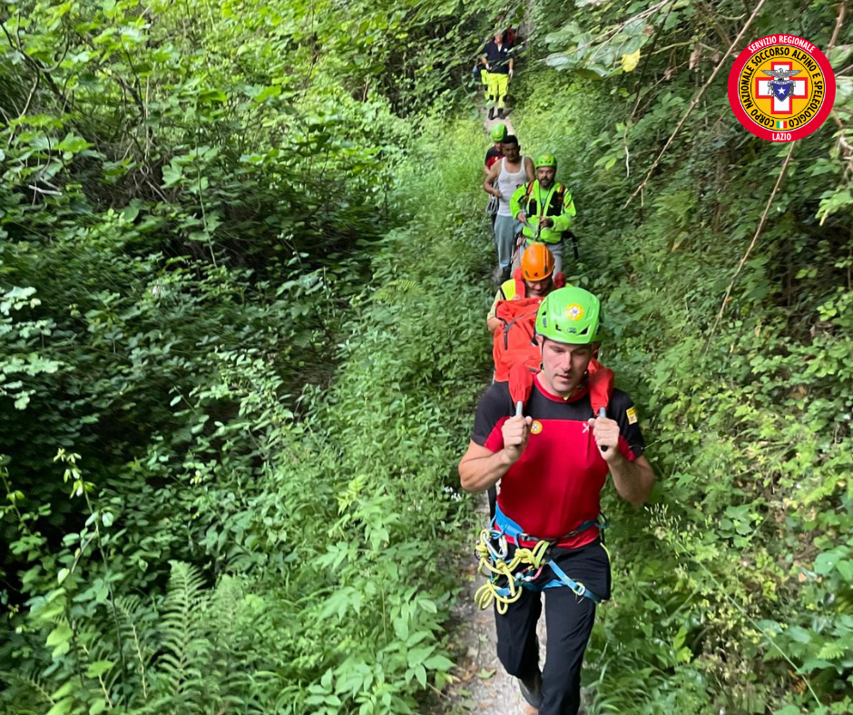 Cineto Romano, Soccorso Alpino sul sentiero delle cascate di Rioscuro (Roma) salva una donna infortunata