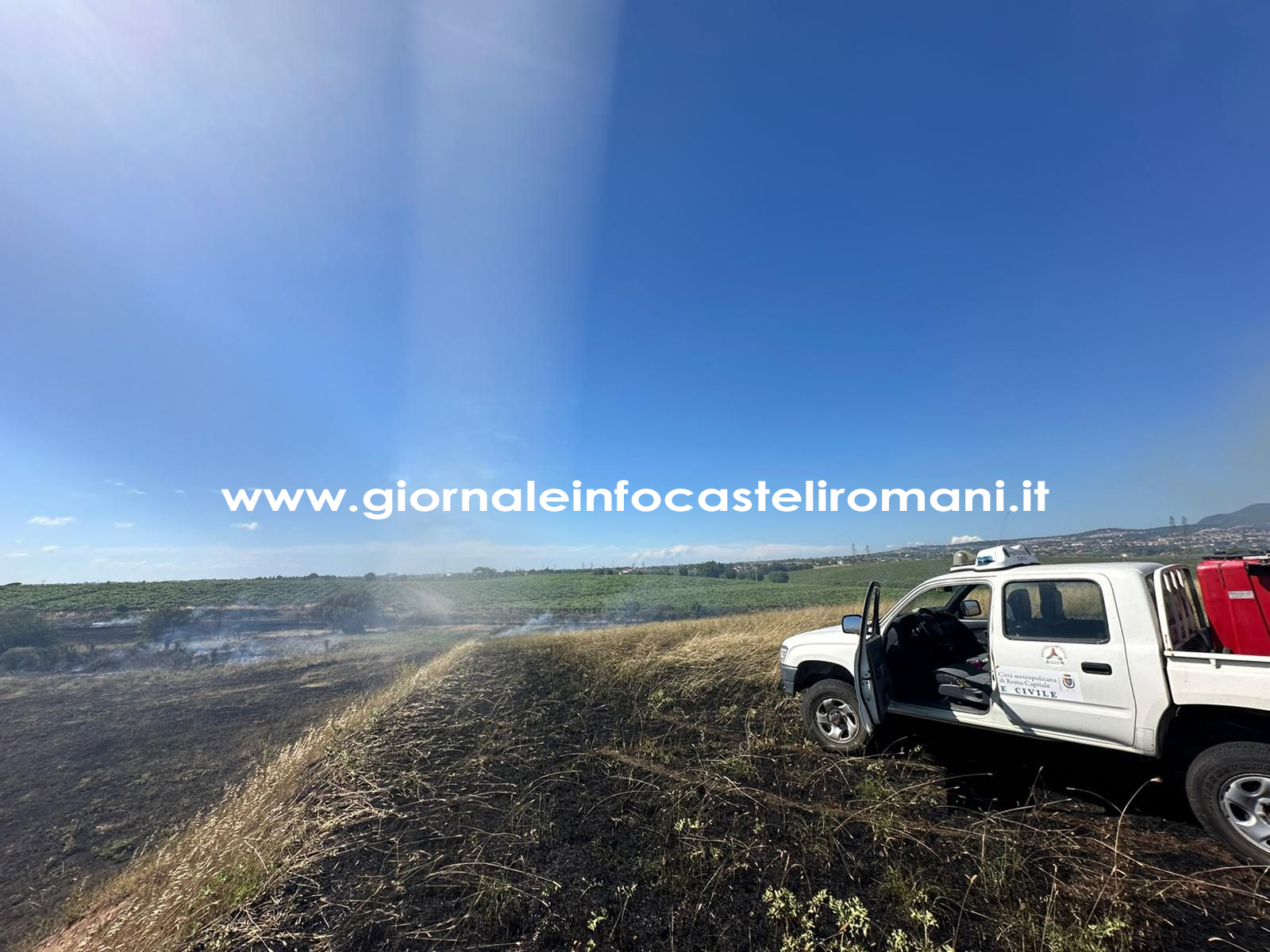 Ariccia – Ardea vasto intervento della protezione civile per incendio su un terreno di Via Ardeatina