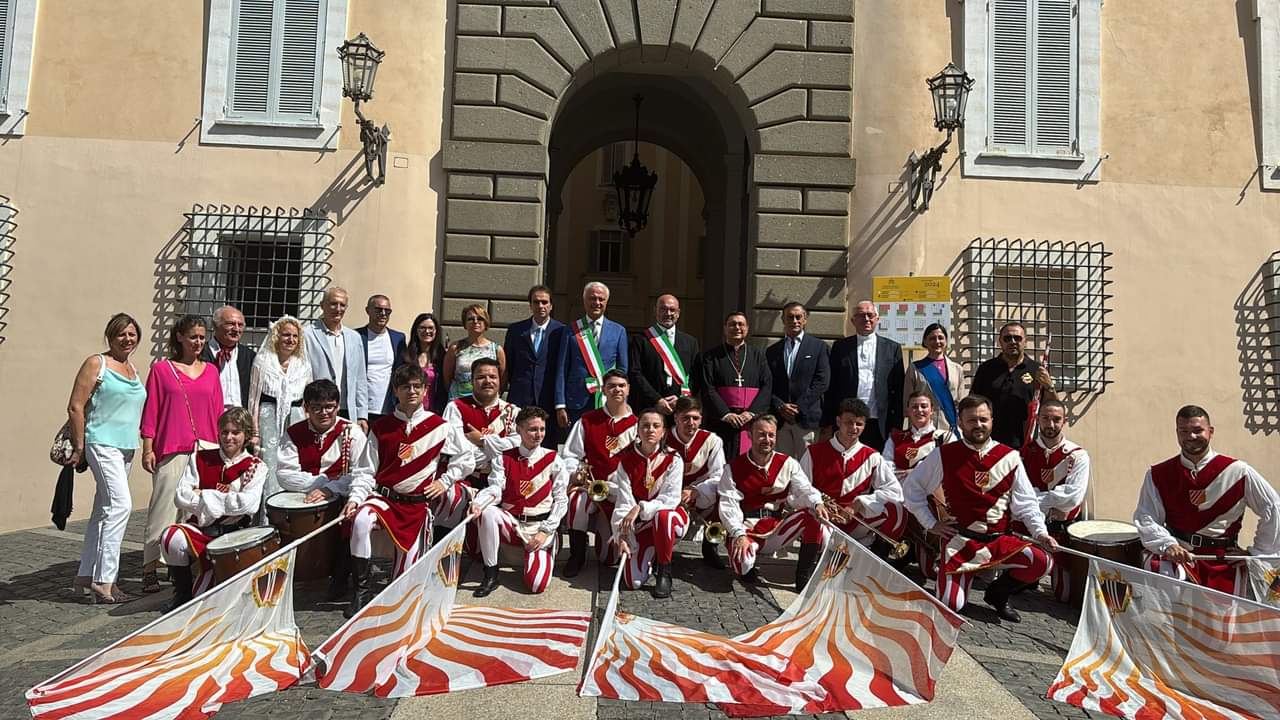 Castel Gandolfo, gran pienone alla Sagra delle Pesche con i Musei Vaticani aperti