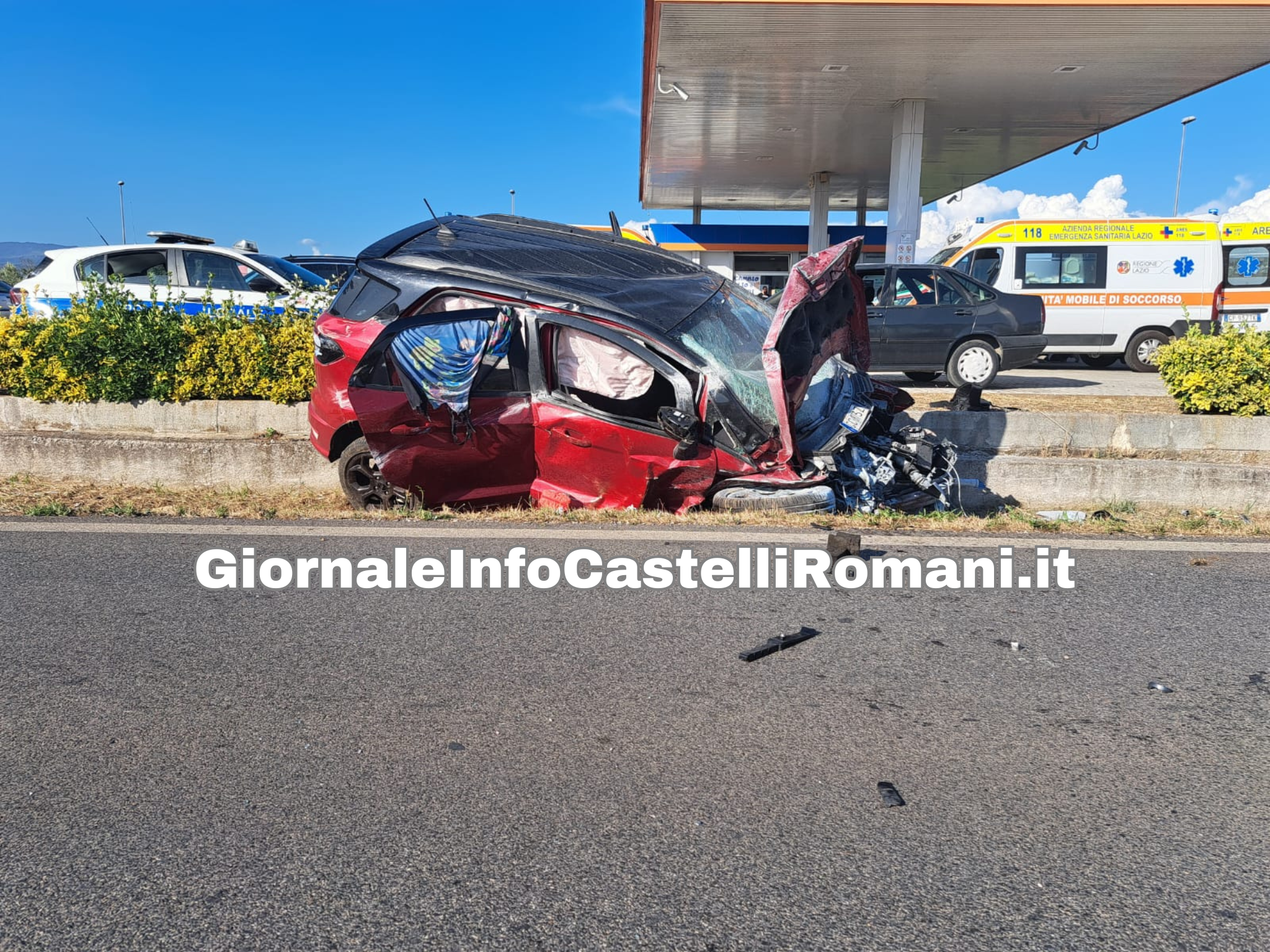 Lanuvio, incidente frontale tra due auto