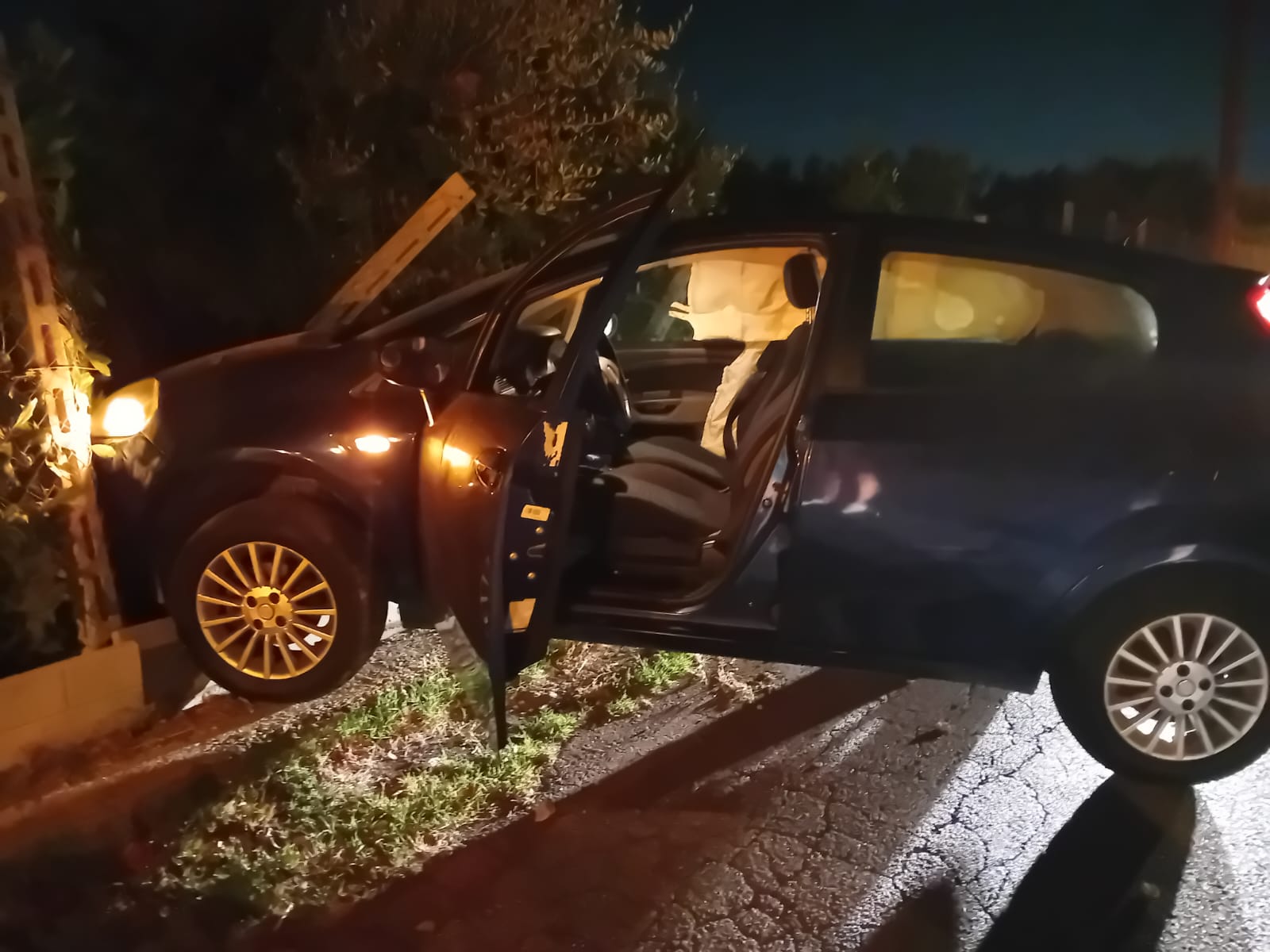 Albano, incidente nella notte: neopatentato finito fuoristrada