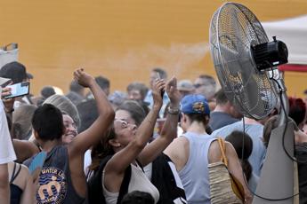 Caldo e afa, oggi 4 città da bollino rosso: domani solo Bari in massima allerta