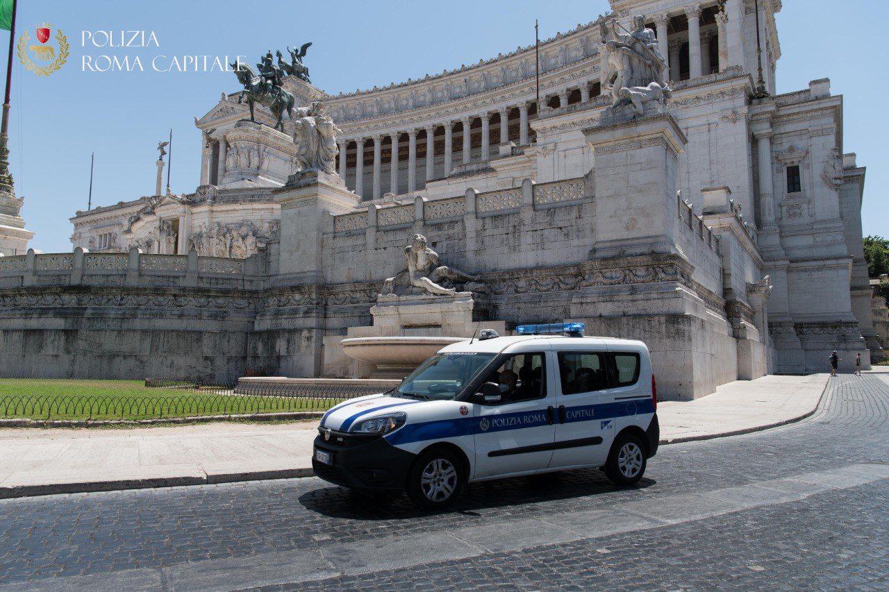 Roma, fermata e arrestata borseggiatrice della linea bus 64 grazie all’intervento della Polizia Locale di Roma Capitale