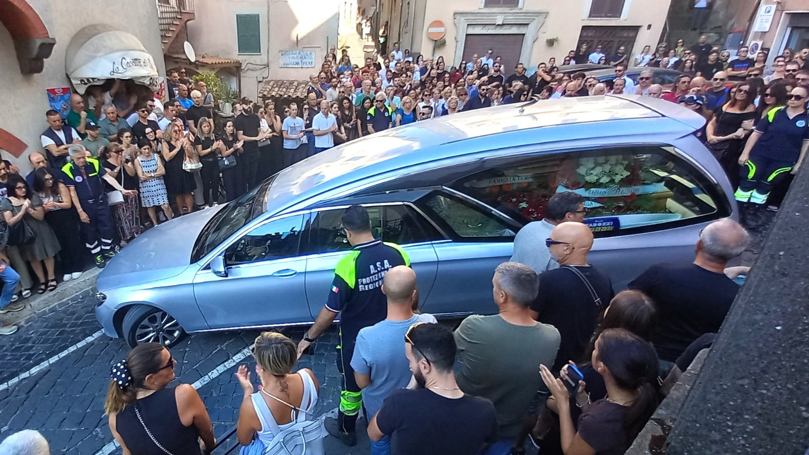 Rocca di Papa, circa mille presenti al funerale di Andrea Carnevali