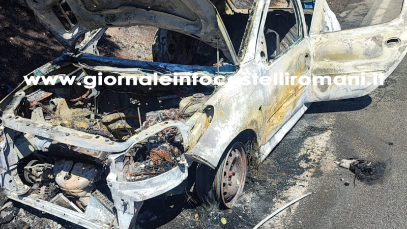 Ariccia, auto prende fuoco su via Perlatura e s’ incendia anche un’area verde di una villa