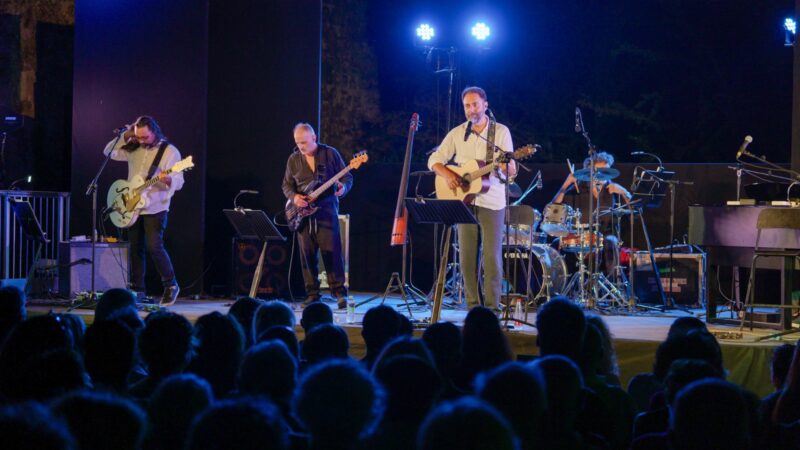 Ariccia, con la grande musica e le parole che pesano il gran finale di “Fantastiche Visioni” e uno straordinario Neri Marcorè