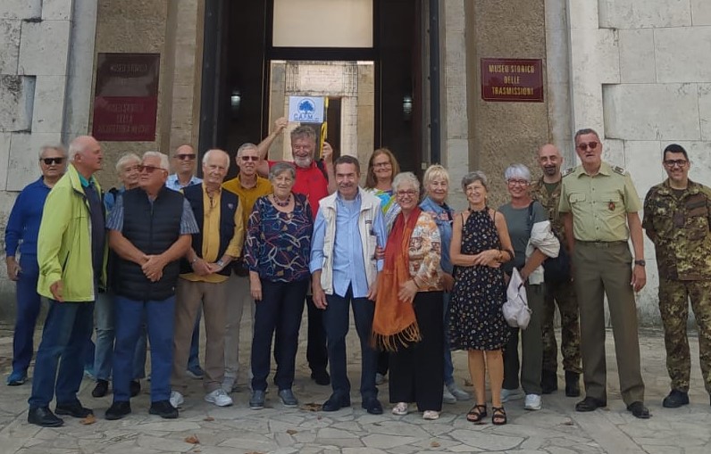 Frattocchie, grandi emozioni per i soci del Centro Anziani Frattocchie di Marino durante la visita guidata all’Istituto Storico e di Cultura dell’Arma del Genio