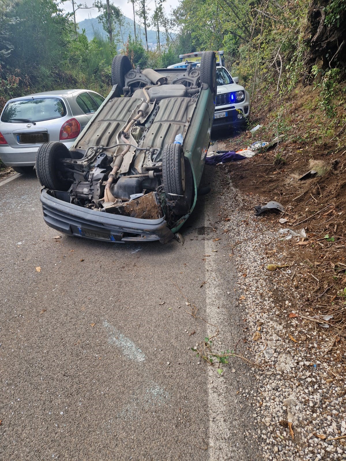 Rocca di Papa, incidente con ribaltamento in via di Rocca Priora, ferito un 66enne di Albano