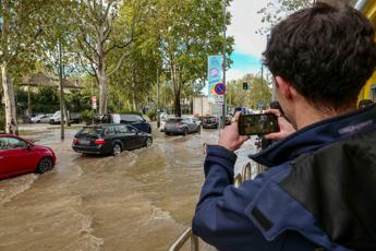 Seveso esonda, oggi ancora pioggia a Milano: cosa succede