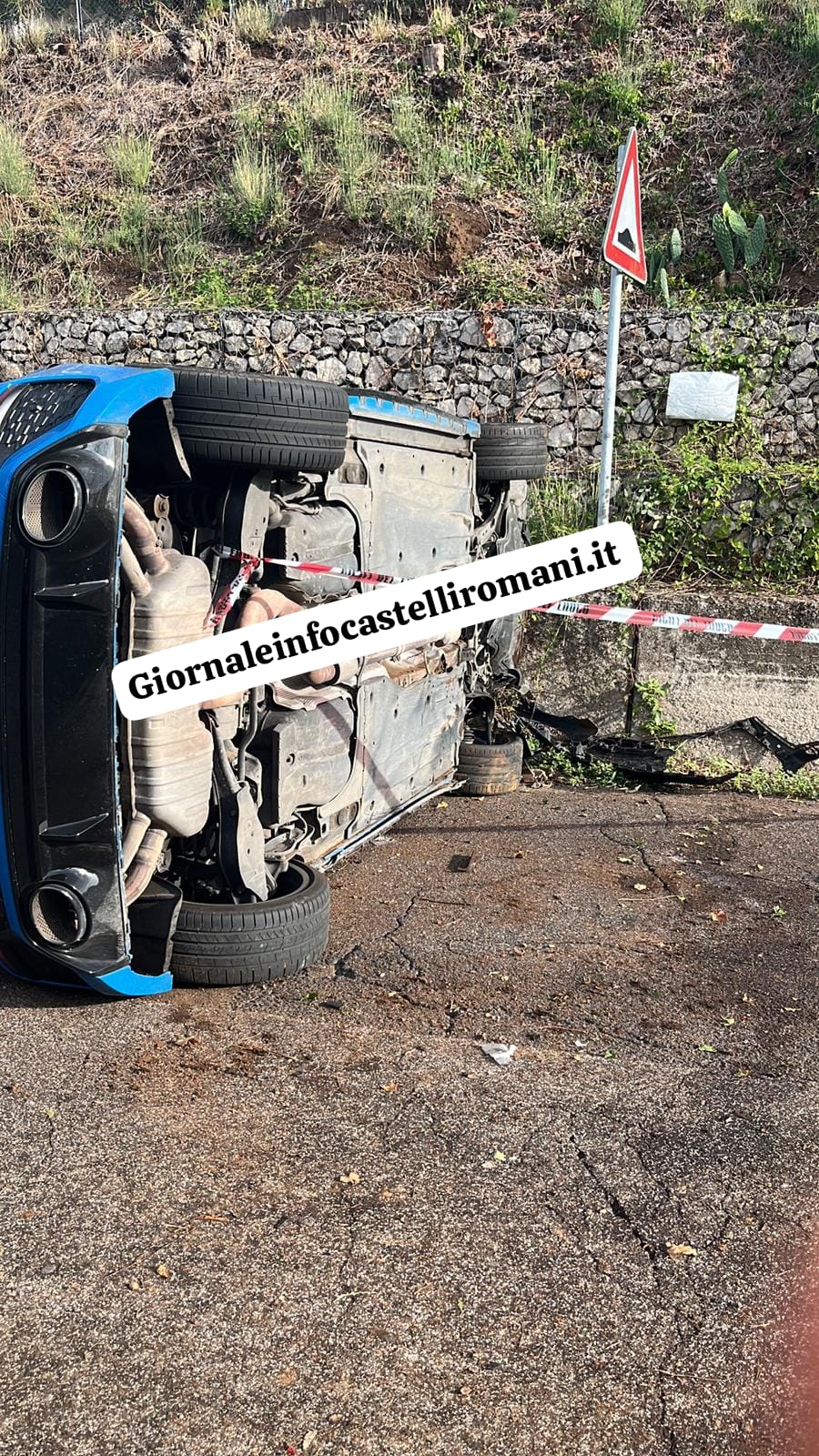 Velletri, incidente stradale all’alba in via Rioli. Due feriti e un ragazzo in fuga