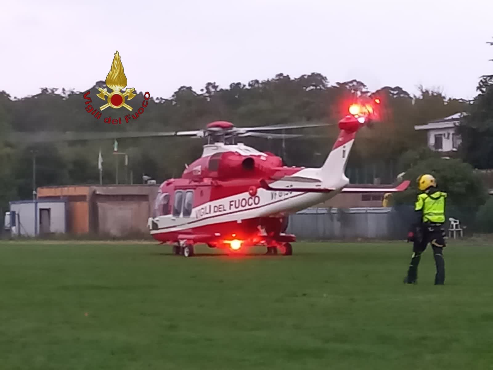 Ariccia, spettacolare salvataggio di due ragazzi da parte dei Vigili del Fuoco sul costone del Lago