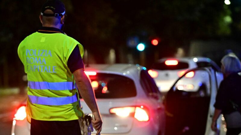 Roma, nel fine settimana più di 1300 illeciti rilevati per violazione delle norme stradali: 10 persone denunciate per guida in stato di ebbrezza