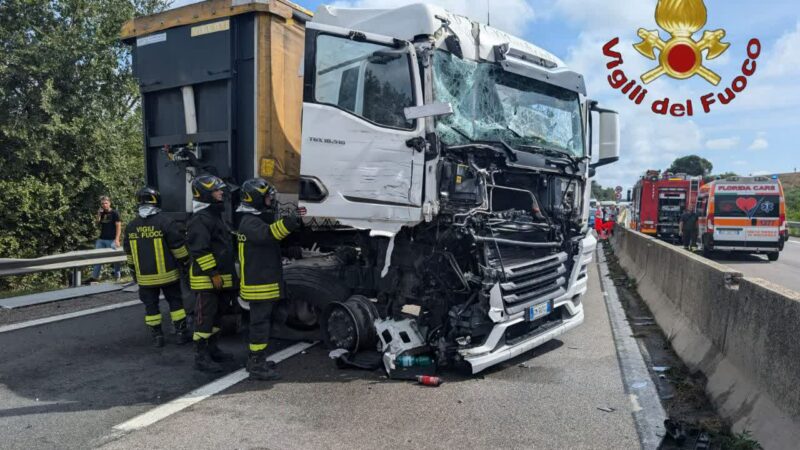 Pomezia, incidente stradale nel primo pomeriggio con due TIR coinvolti