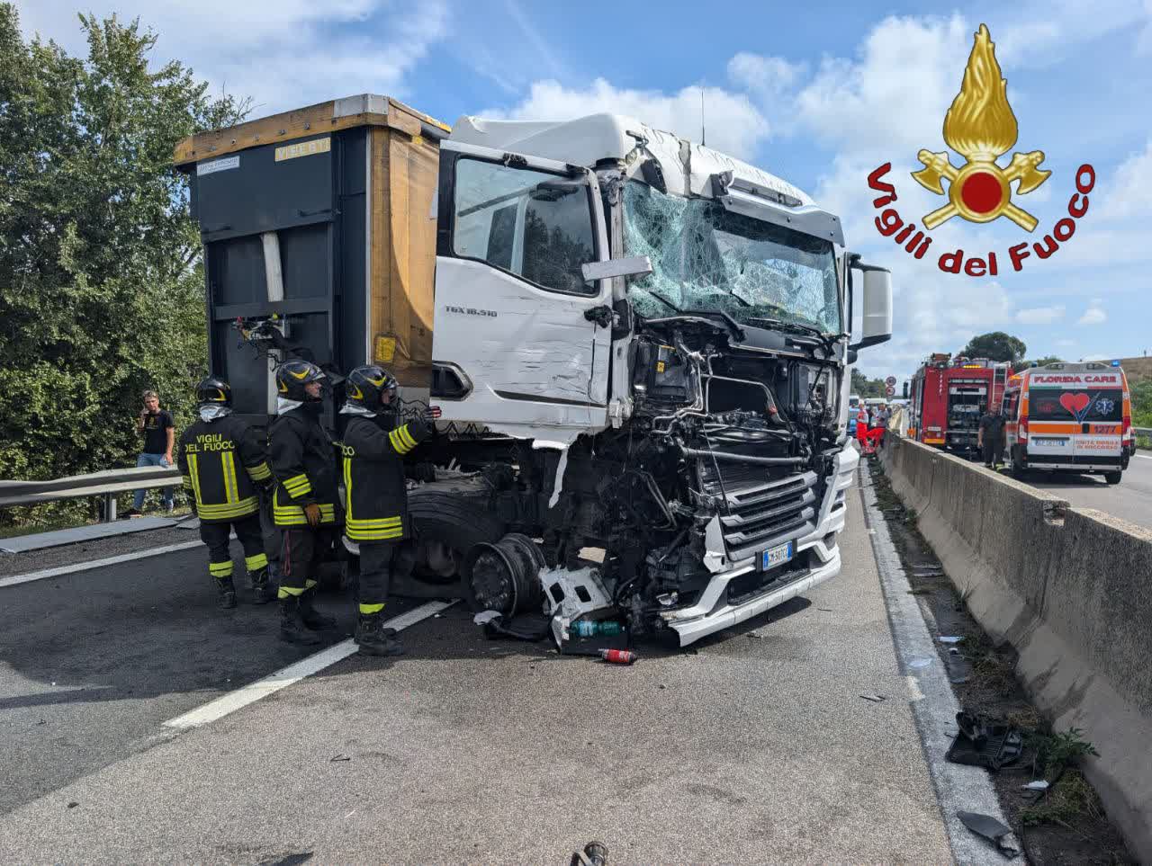 Pomezia, incidente stradale nel primo pomeriggio con due TIR coinvolti