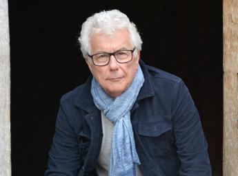 Ken Follett torna con un nuovo romanzo epico: “Vi racconto la costruzione di Stonehenge”