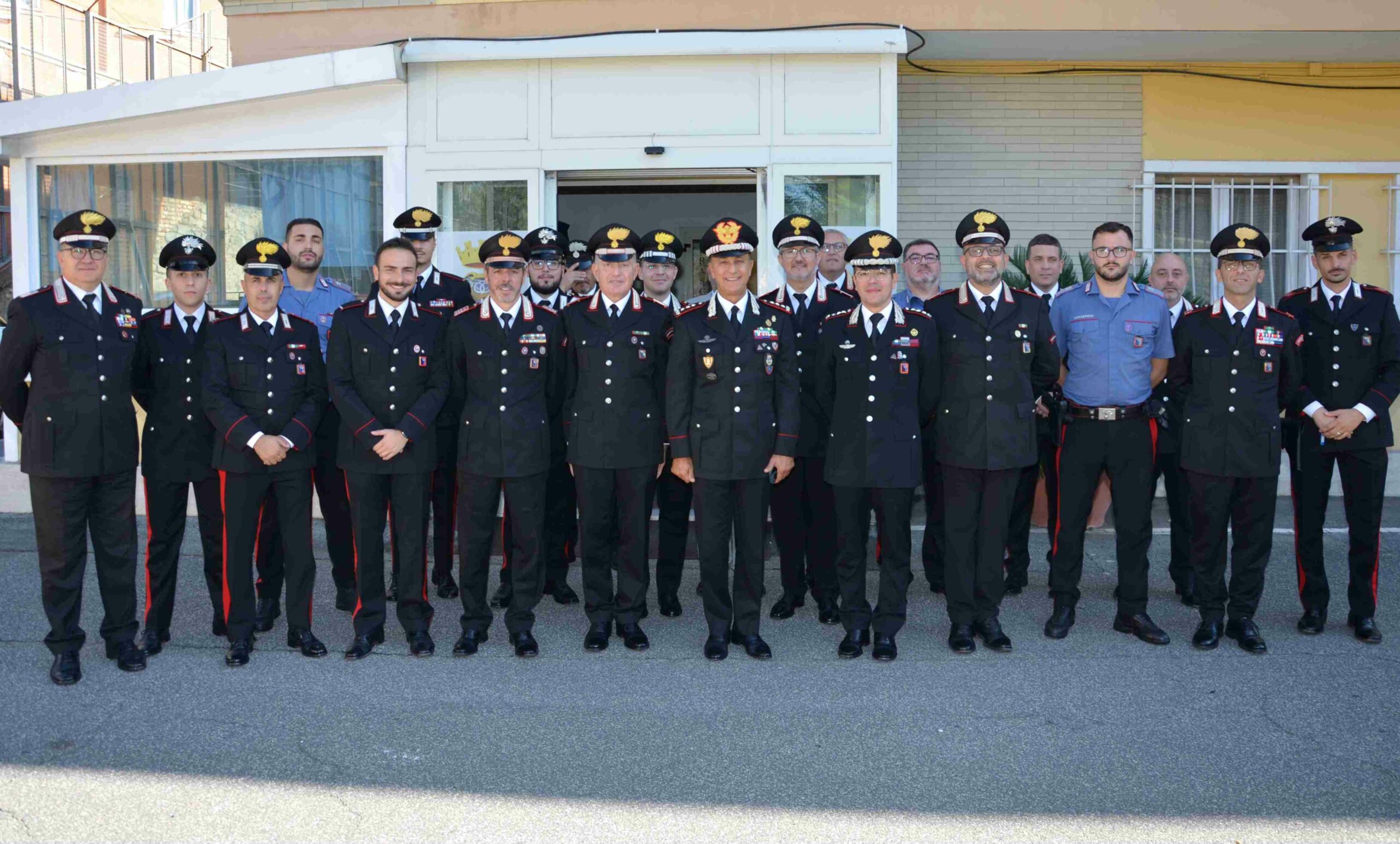 Frascati, il Generale Salvatore Luongo in visita al Gruppo Carabinieri “Frascati”, accolto dai comandanti e altri militari