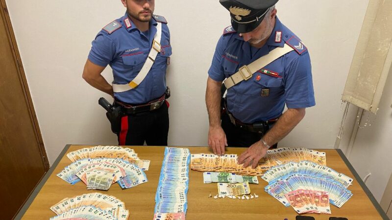 Albano Laziale, carabinieri fermano e arrestano un giovane del posto con droga e 20mila euro contanti