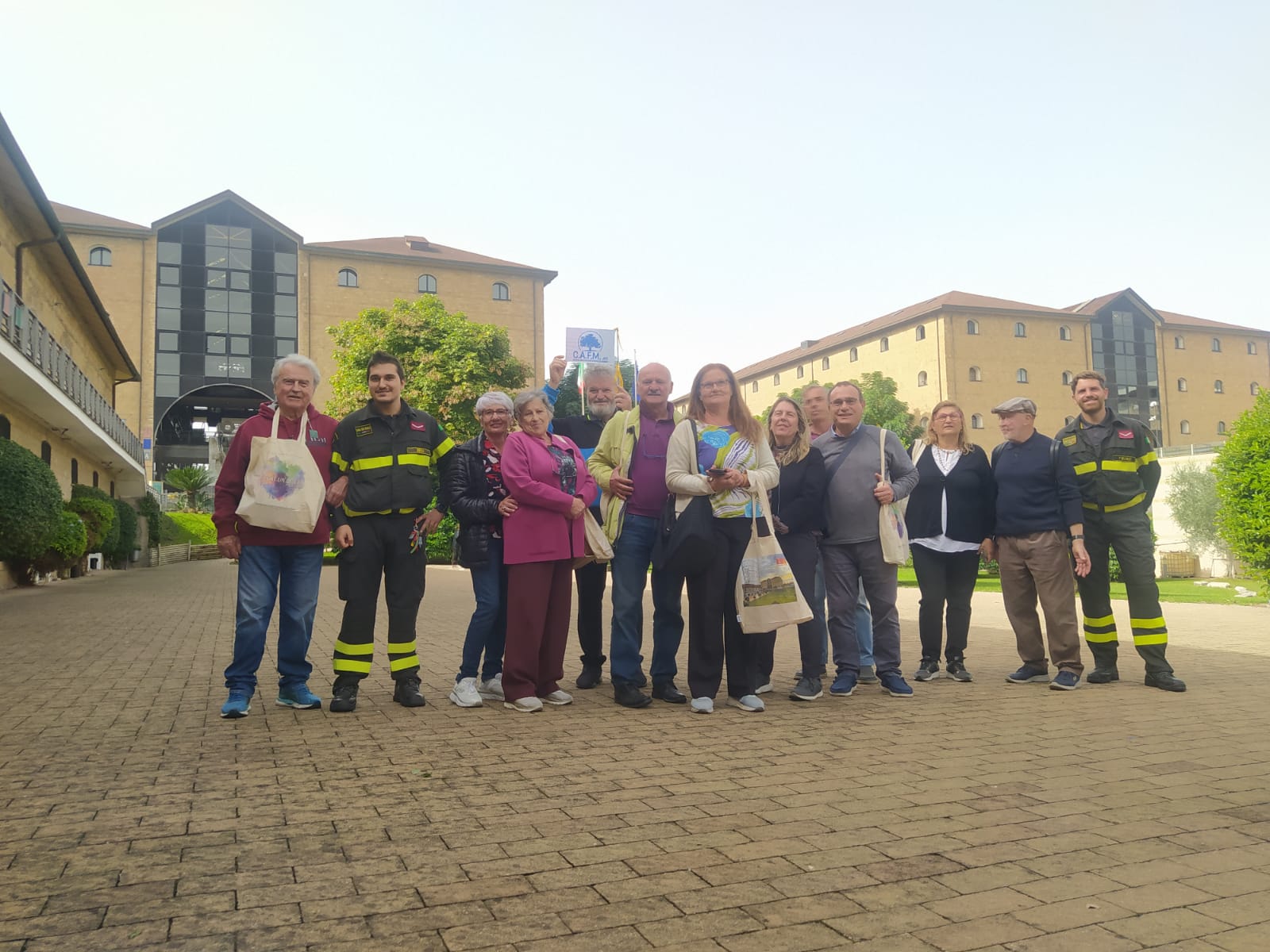 Marino, giovani ed entusiasti di scoprire l’arte: tanta soddisfazione per la visita dei soci dell’Associazione Centro Anziani Frattocchie di Marino alla sede dell’Istituto Superiore Antincendi di Roma e alla mostra Vigilinarte