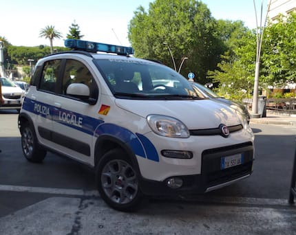 Frascati: doppio incidente nella mattinata di ieri, la Polizia Locale rintraccia l’autore in fuga