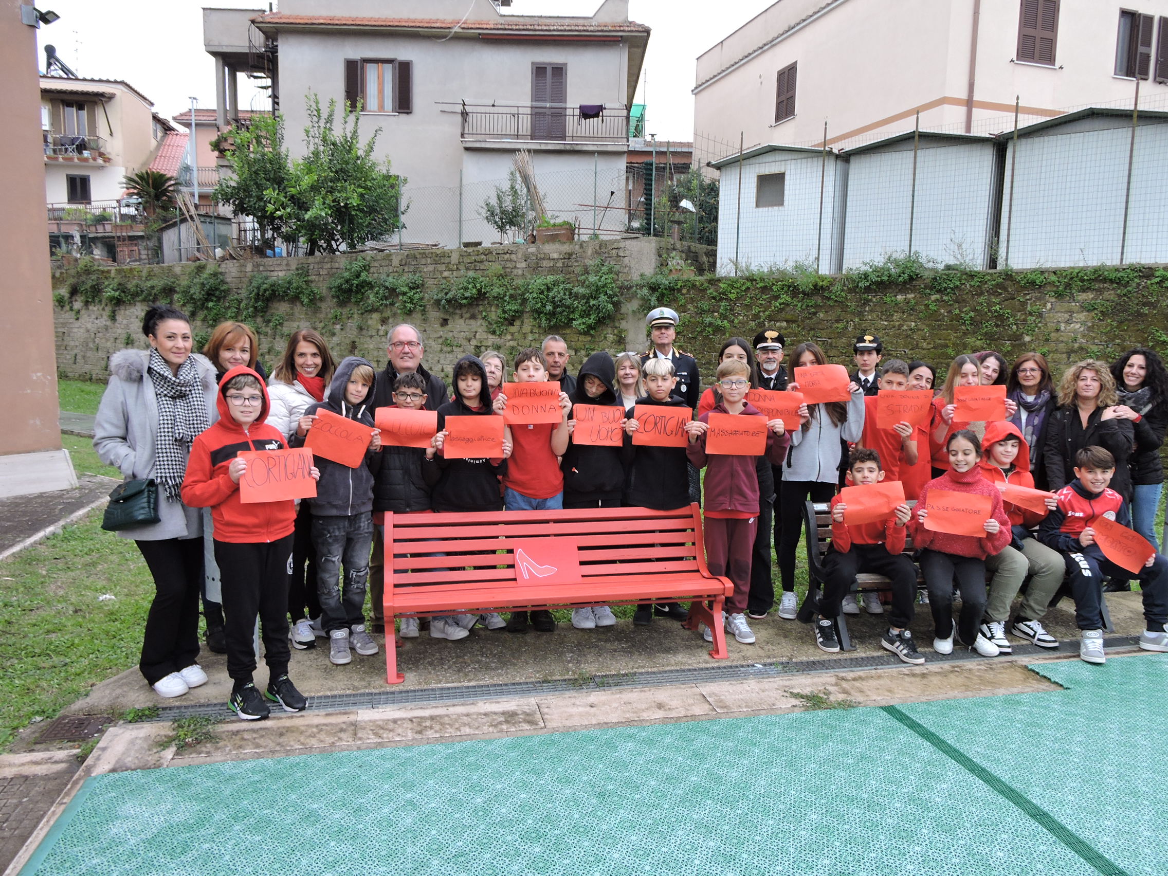 Cecchina, alla Scuola Media di Piazza 25 Aprile, inaugurata la Panchina Rossa con i lavori fatti dai ragazzi