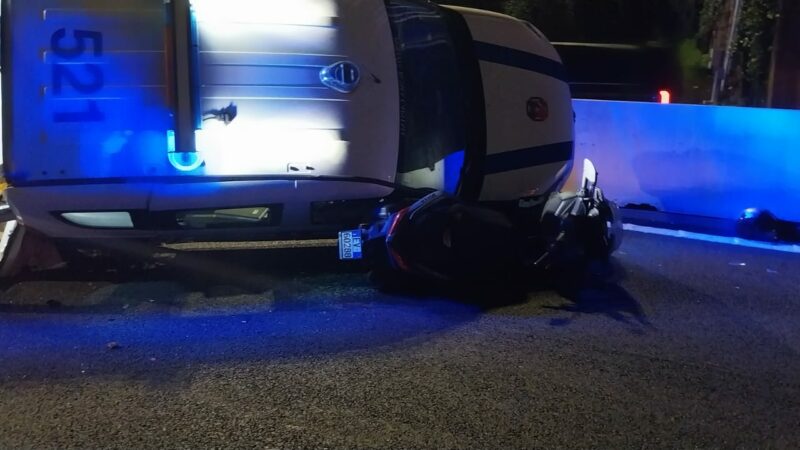 Roma, tre vigili urbani travolti durante rilievi incidente: uno perde una gamba