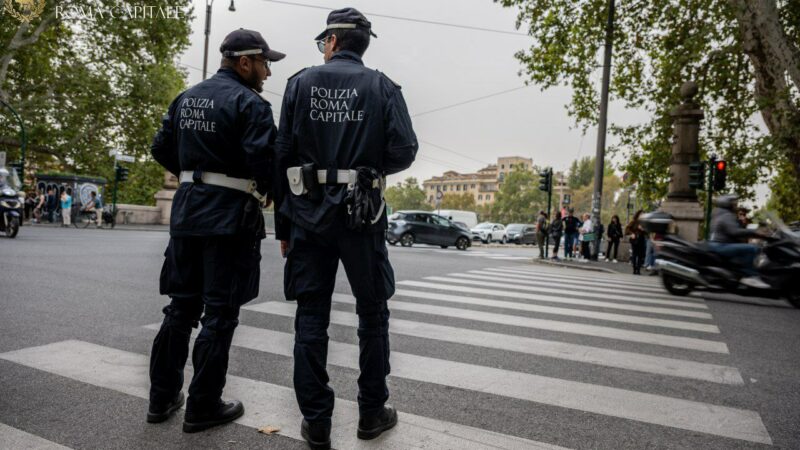 Roma, Lungotevere in Sassia: tempestivo intervento della Polizia Locale salva una donna dal suicidio (foto archivio)