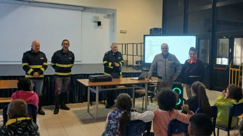 Genzano, incontro alla Scuola Garibaldi, con la Polizia stradale e gli alunni delle terze elementari