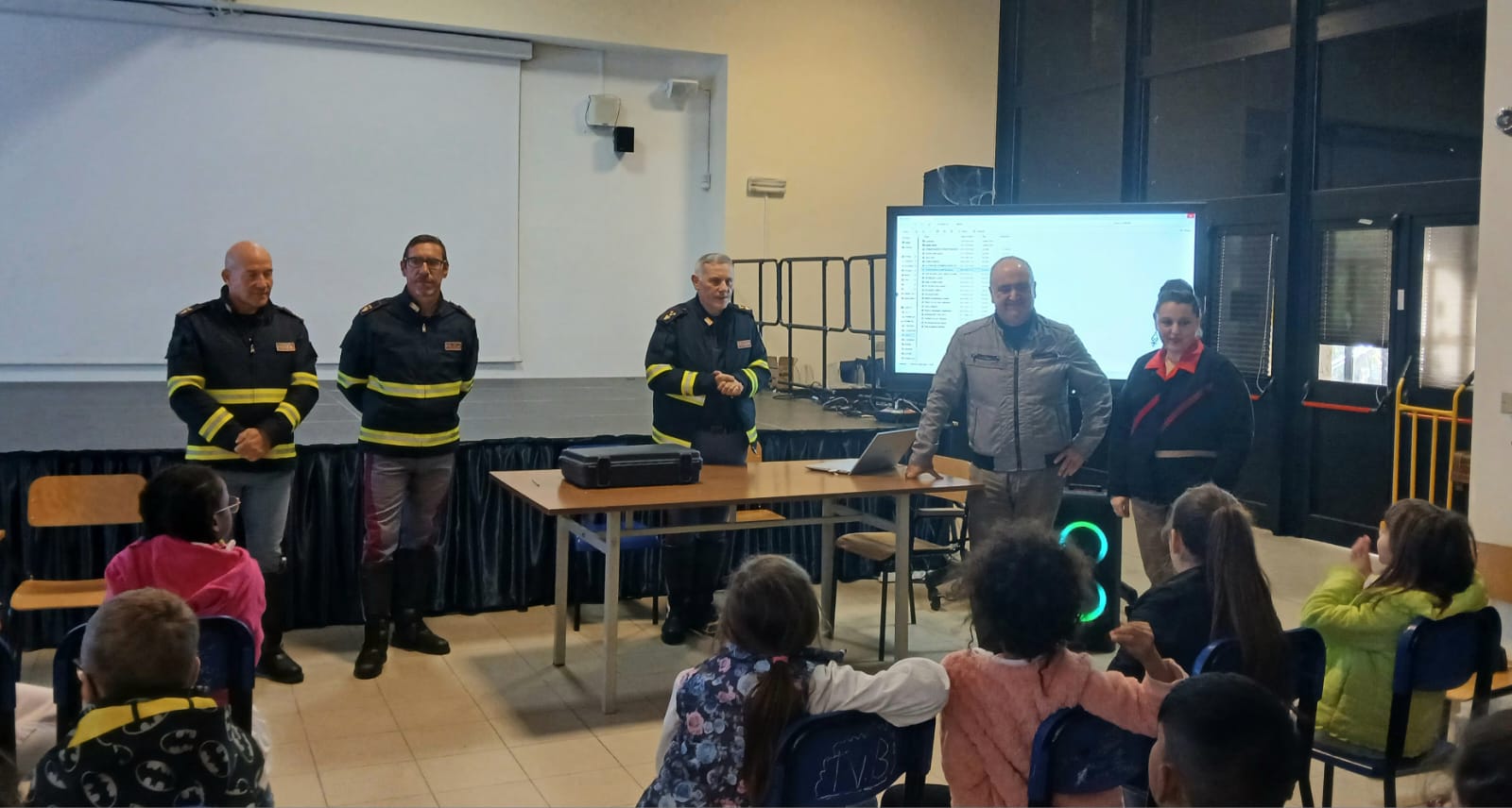 Genzano, incontro alla Scuola Garibaldi, con la Polizia stradale e gli alunni delle terze elementari