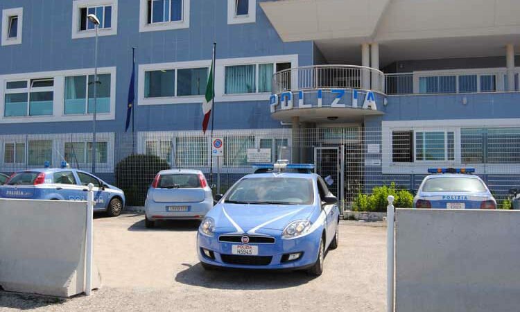 Nettuno, arrestato dalla Polizia un giovane del posto dopo un inseguimento notturno. Era già alle forze dell’ordine per vari reati