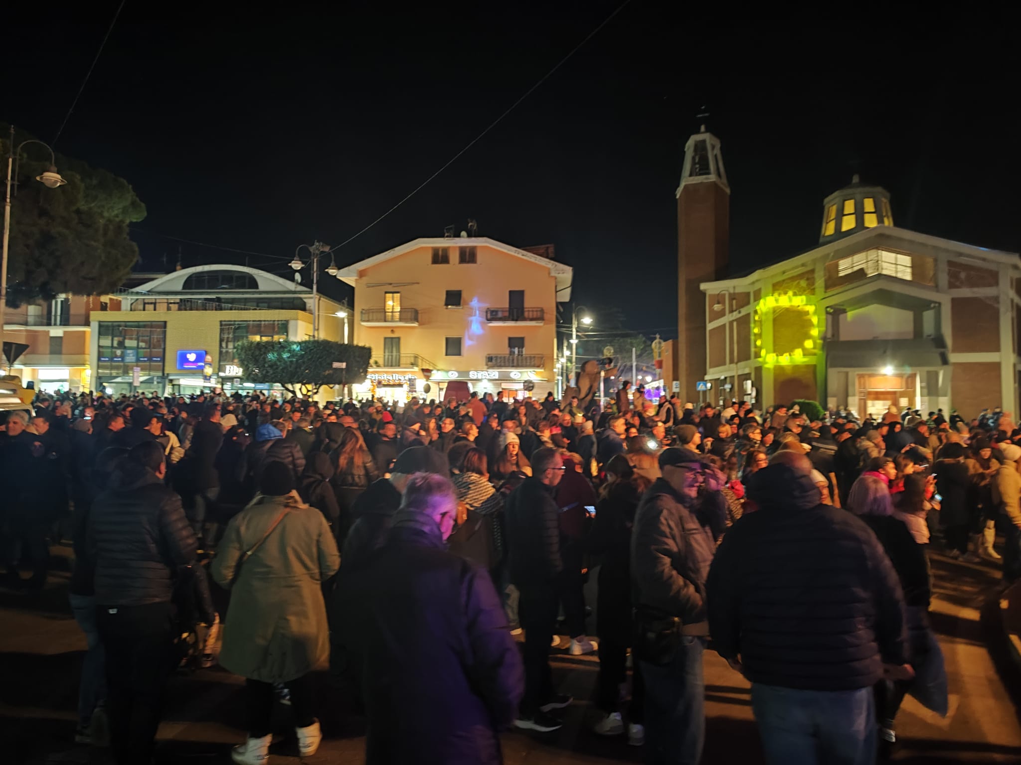 Marino, “Luci in Allegria” 2024: grande successo per la “prima” del Natale di Santa Maria delle Mole