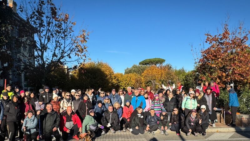 A Rocca di Papa Prima Edizione di “Rosso Trekking” organizzata dalla Associazione “Una donna vale”. Grande partecipazione di donne e uomini