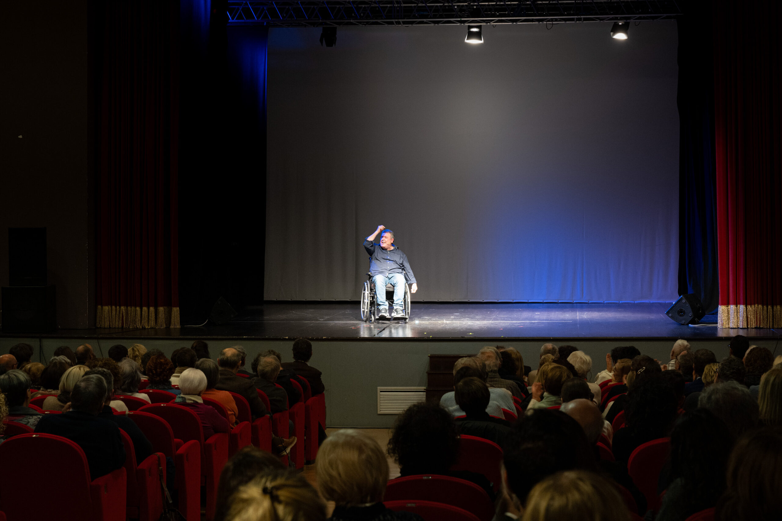 Velletri, al Teatro Artemisio-Volonté applausi ed emozioni con Rodolfo Laganà