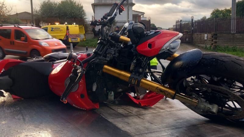 Albano, incidente stradale in via Colonnelle tra auto e moto, grave un ragazzo